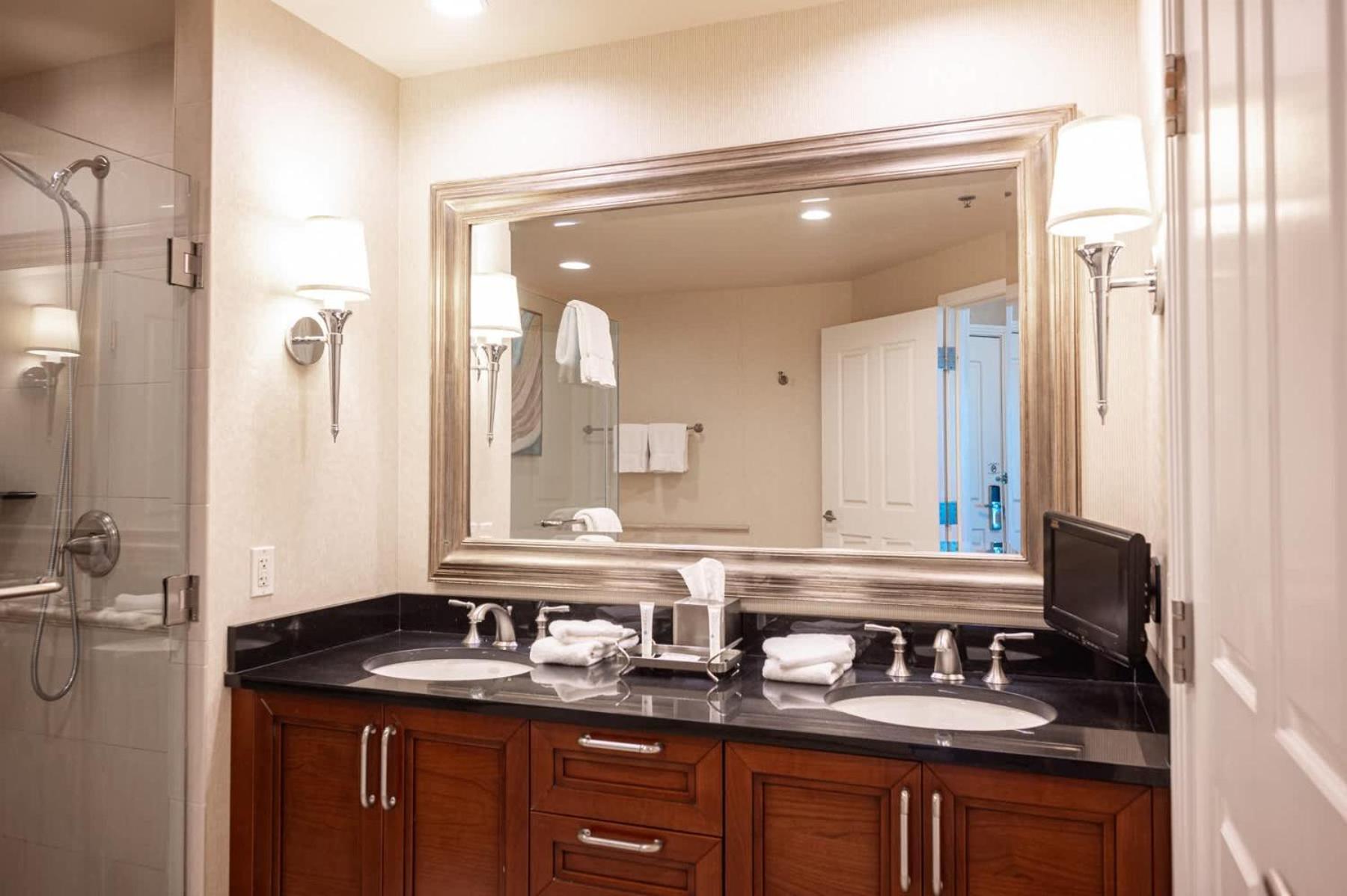 No Fee Strip View Balcony+ Free Valet+pool Las Vegas