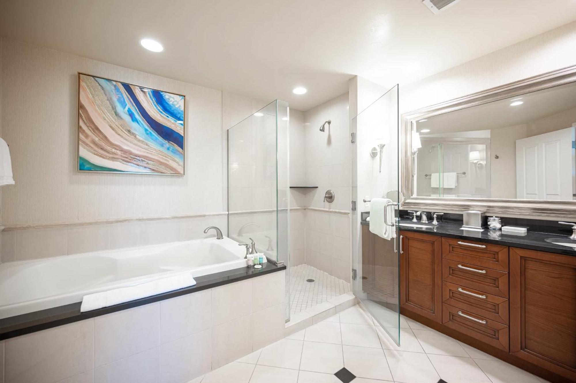 No Fee Strip View Balcony+ Free Valet+pool *