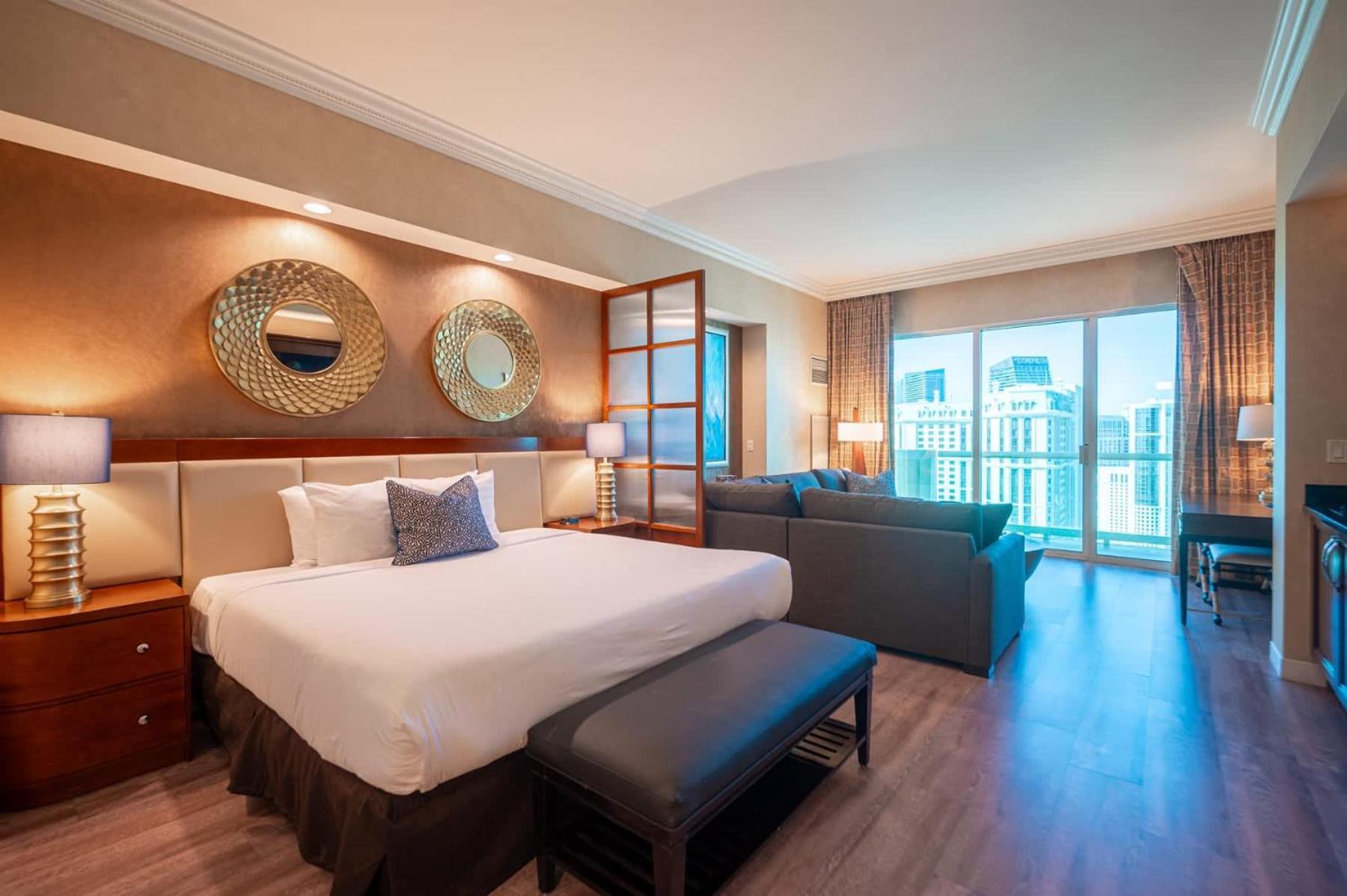 No Fee Strip View Balcony+ Free Valet+pool