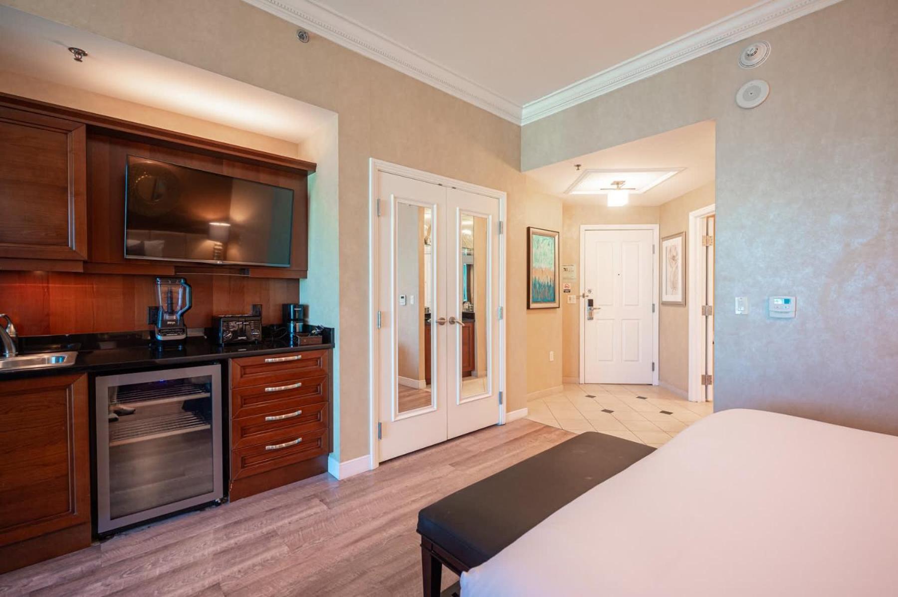 Holiday home No Fee Strip View Balcony+ Free Valet+pool