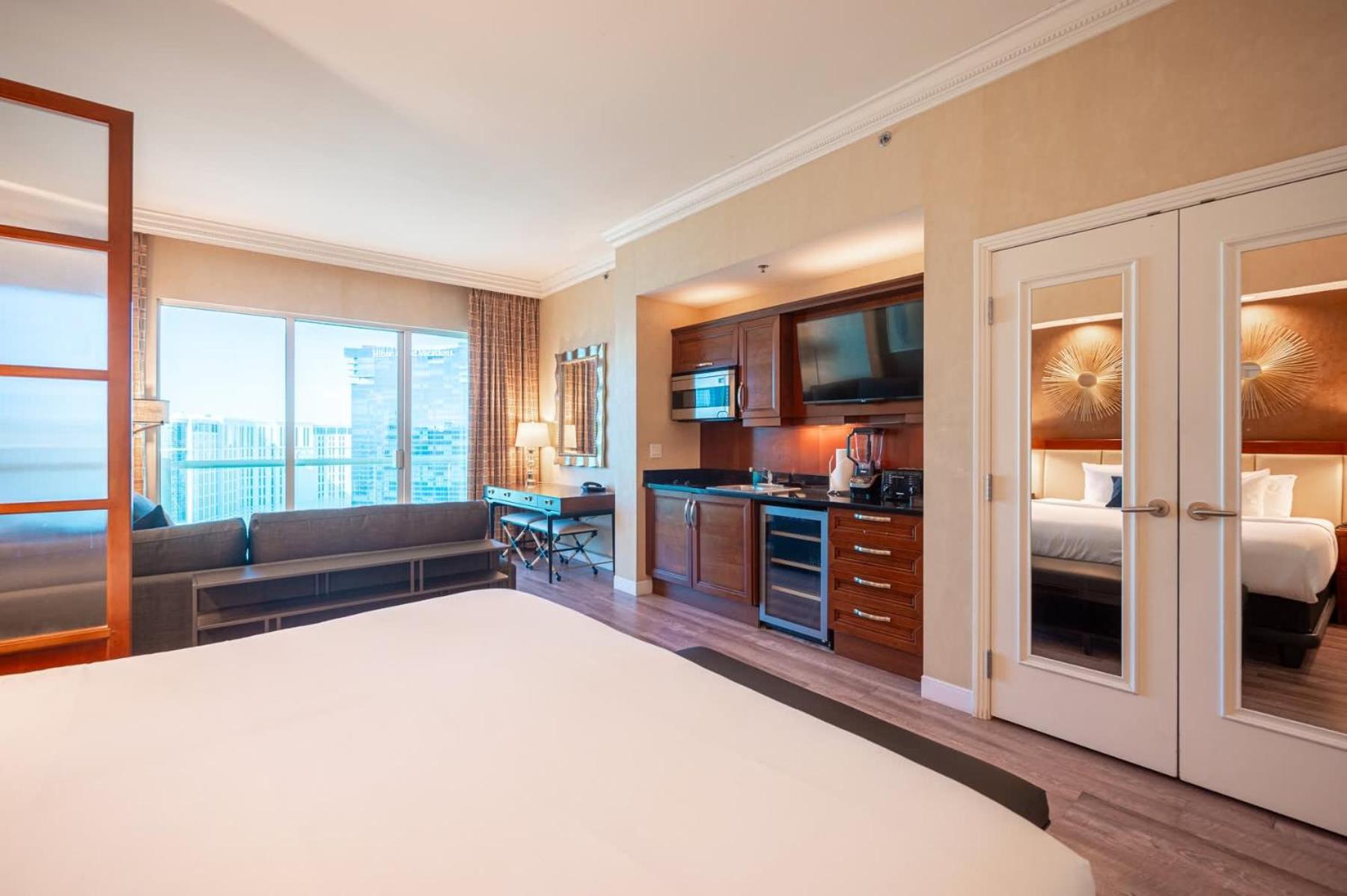 No Fee Strip View Balcony+free Valet+ Pool Holiday home Las Vegas