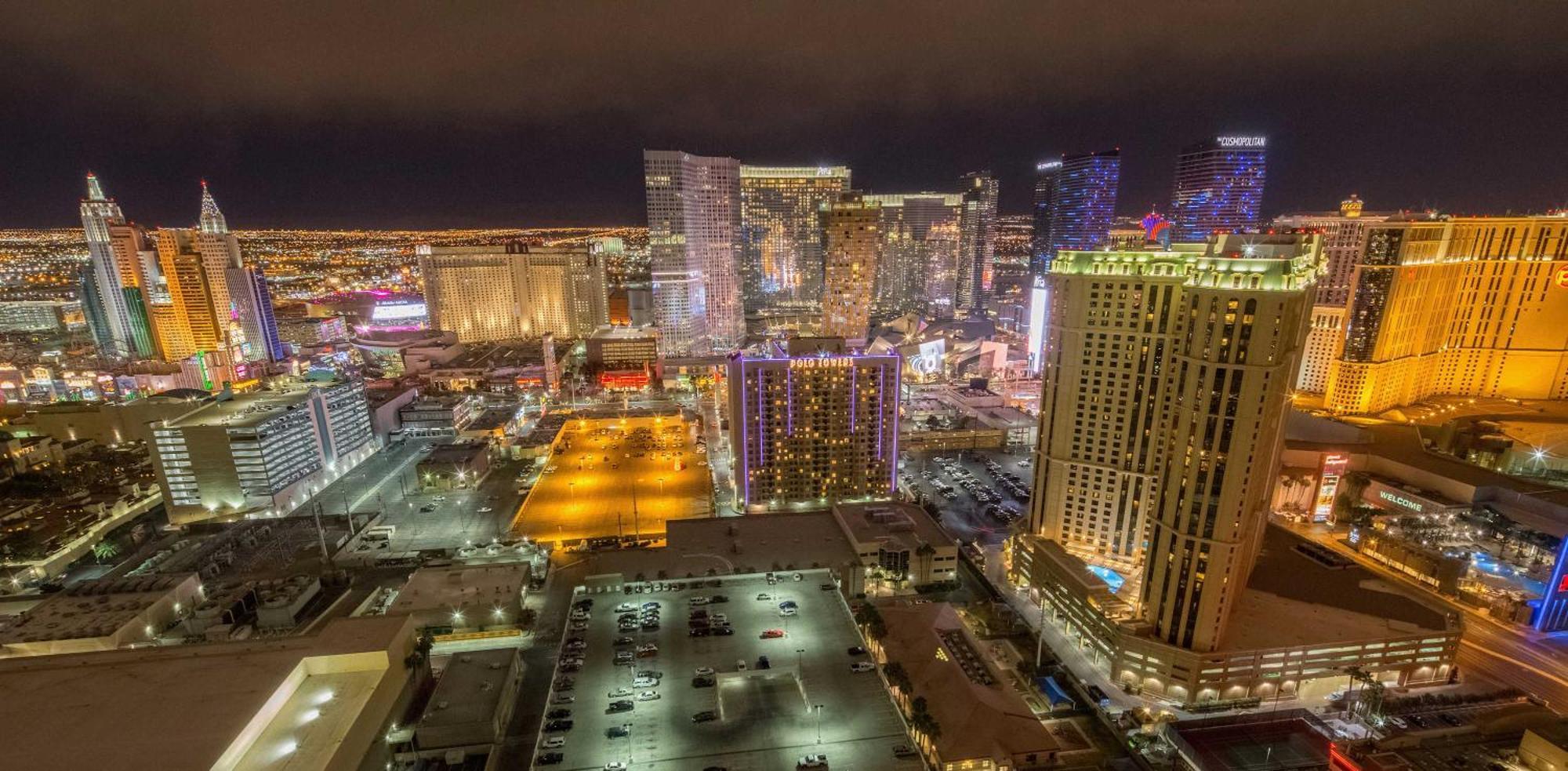 No Fee Strip View Balcony+ Free Valet+pool