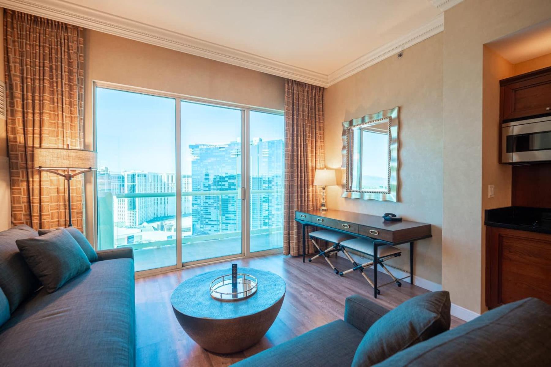No Fee Strip View Balcony+free Valet+ Pool Holiday home Las Vegas