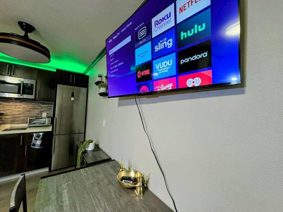 Modern Near Fremont Street Apartment Las Vegas