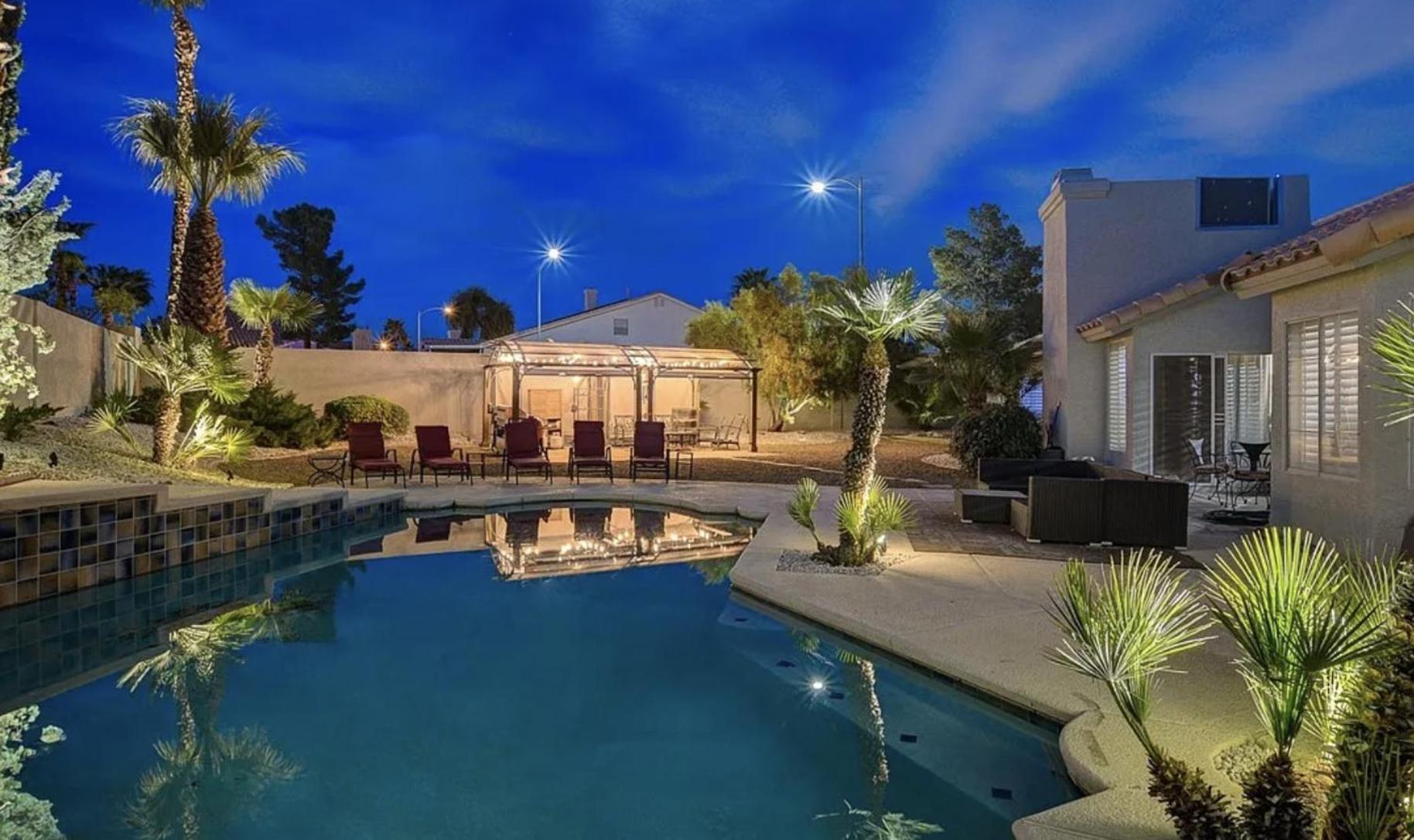 Vegas Lucky Vacation - Entire Home, Pool, 15mins From Strip And More! Holiday home