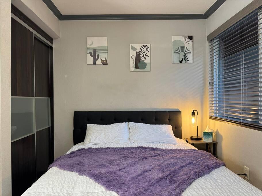 Modern Near Fremont Street Apartment *