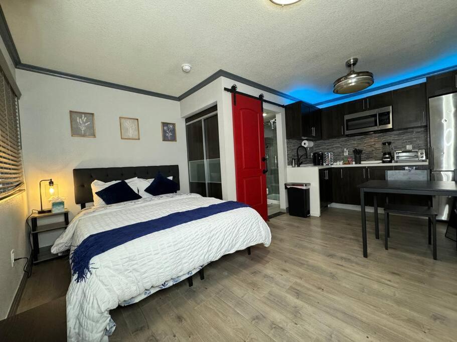 Modern Near Fremont Street Apartment