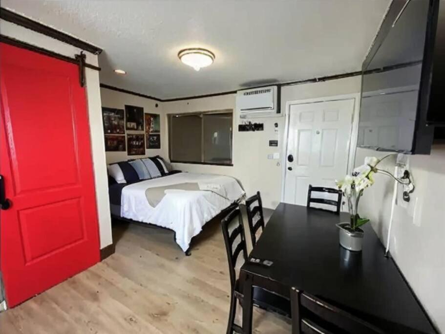Modern Near Fremont Street Apartment Las Vegas