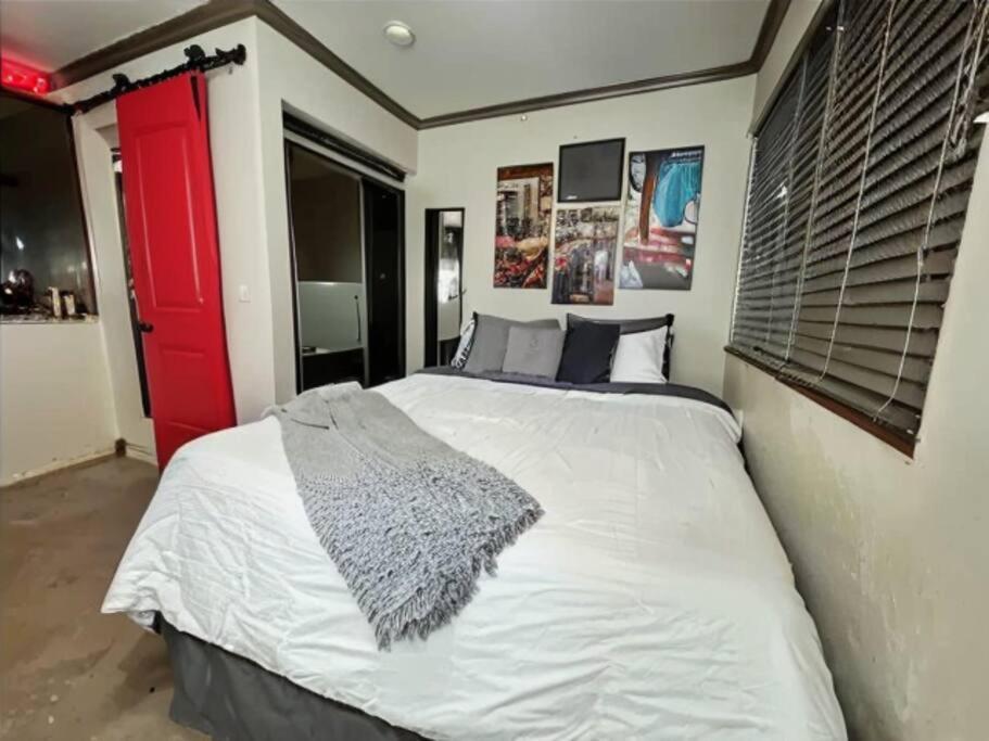 Modern Near Fremont Street