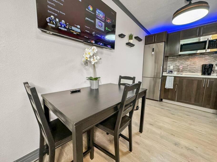 Apartment Modern Near Fremont Street