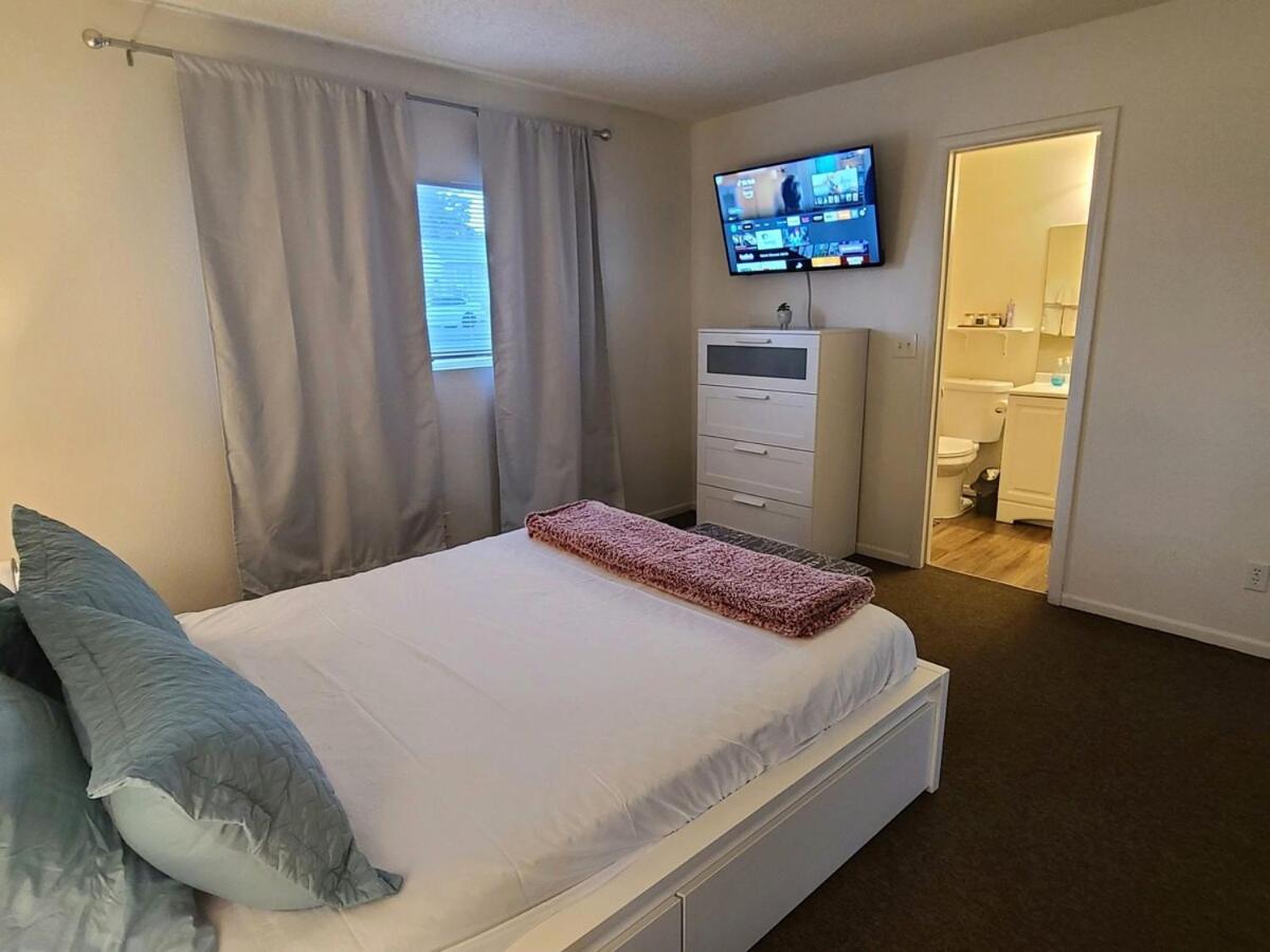 Apartment 2 Bed 2 Bath Downtown Vegas Near The Strip