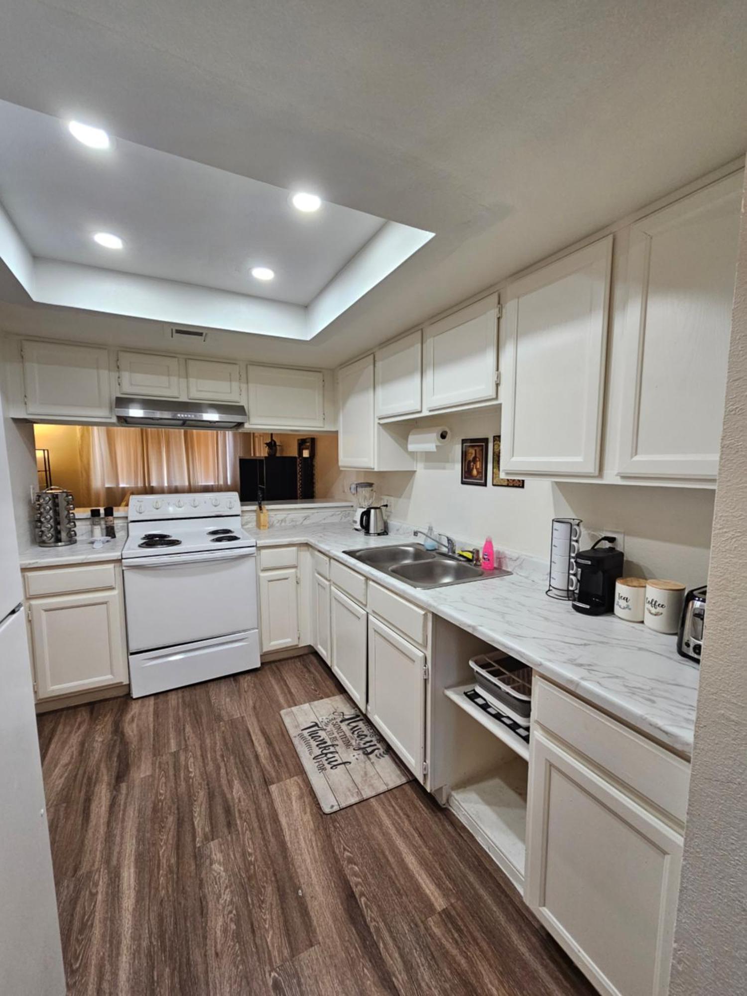 2 Bed 2 Bath Downtown Vegas Near The Strip Apartment *