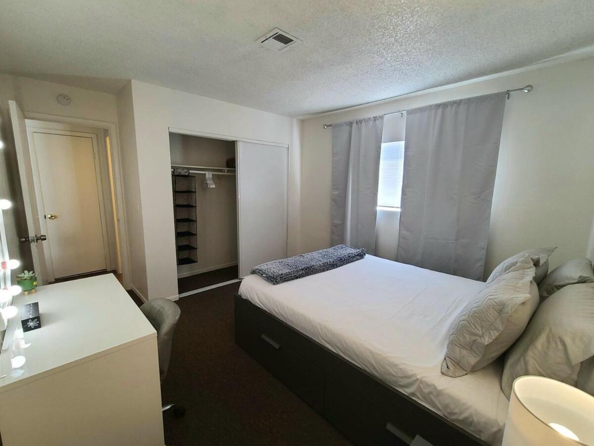 Apartment 2 Bed 2 Bath Downtown Vegas Near The Strip