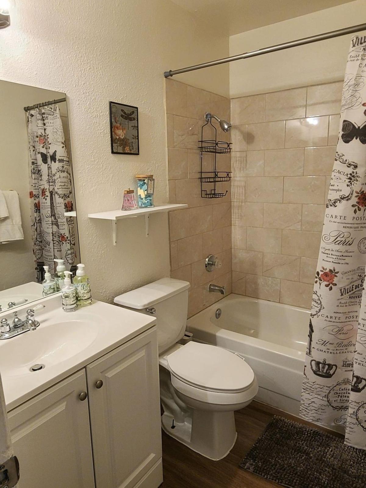 2 Bed 2 Bath Downtown Vegas Near The Strip *