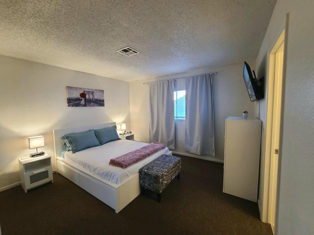 Apartment 2 Bed 2 Bath Downtown Vegas Near The Strip