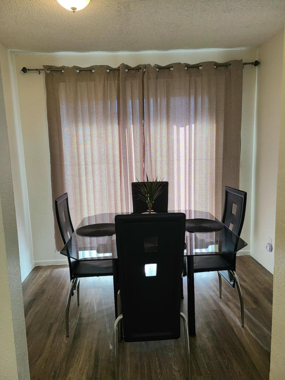 2 Bed 2 Bath Downtown Vegas Near The Strip Apartment *