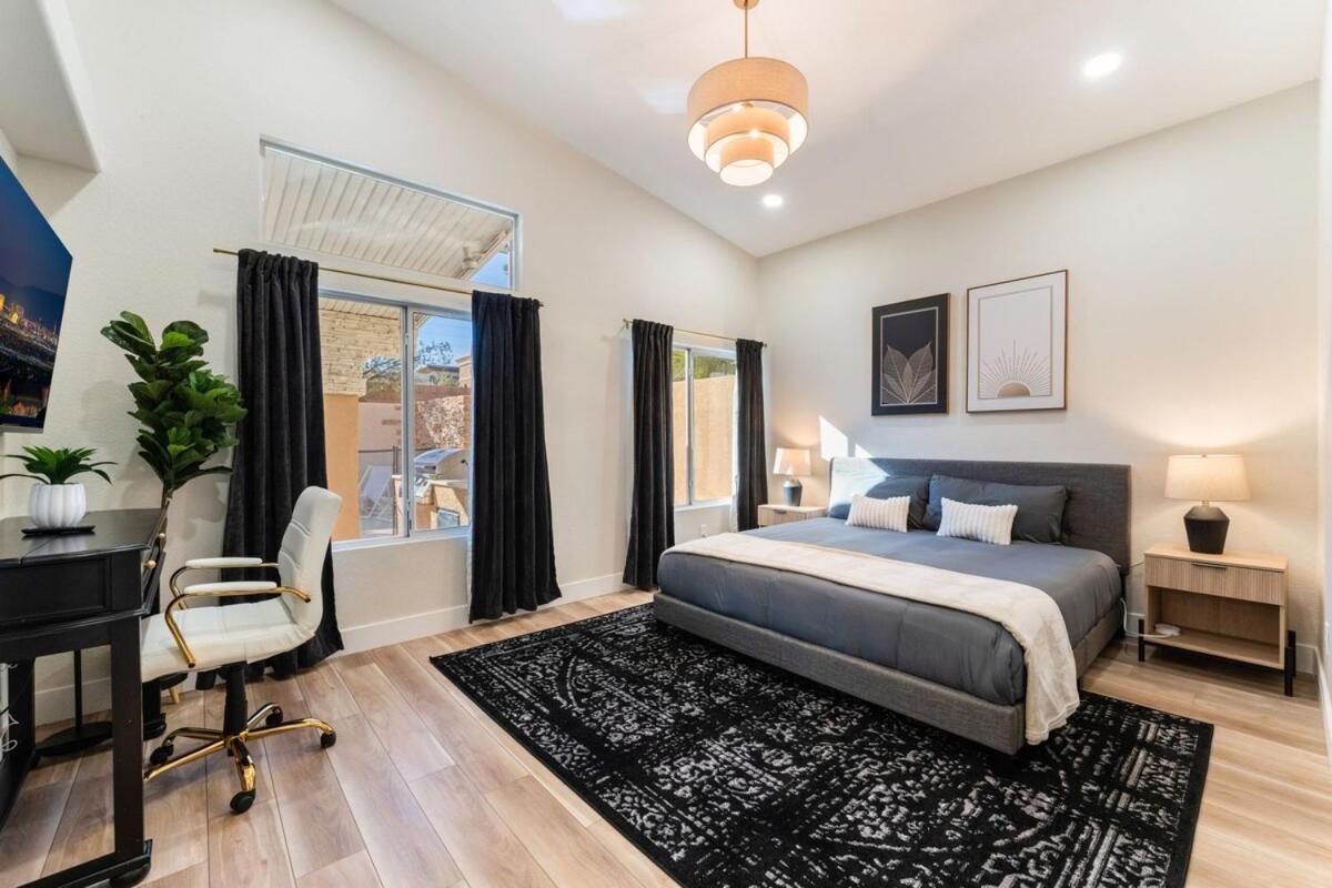 Holiday home New! Spacious Vegas Oasis W Pool Sauna *