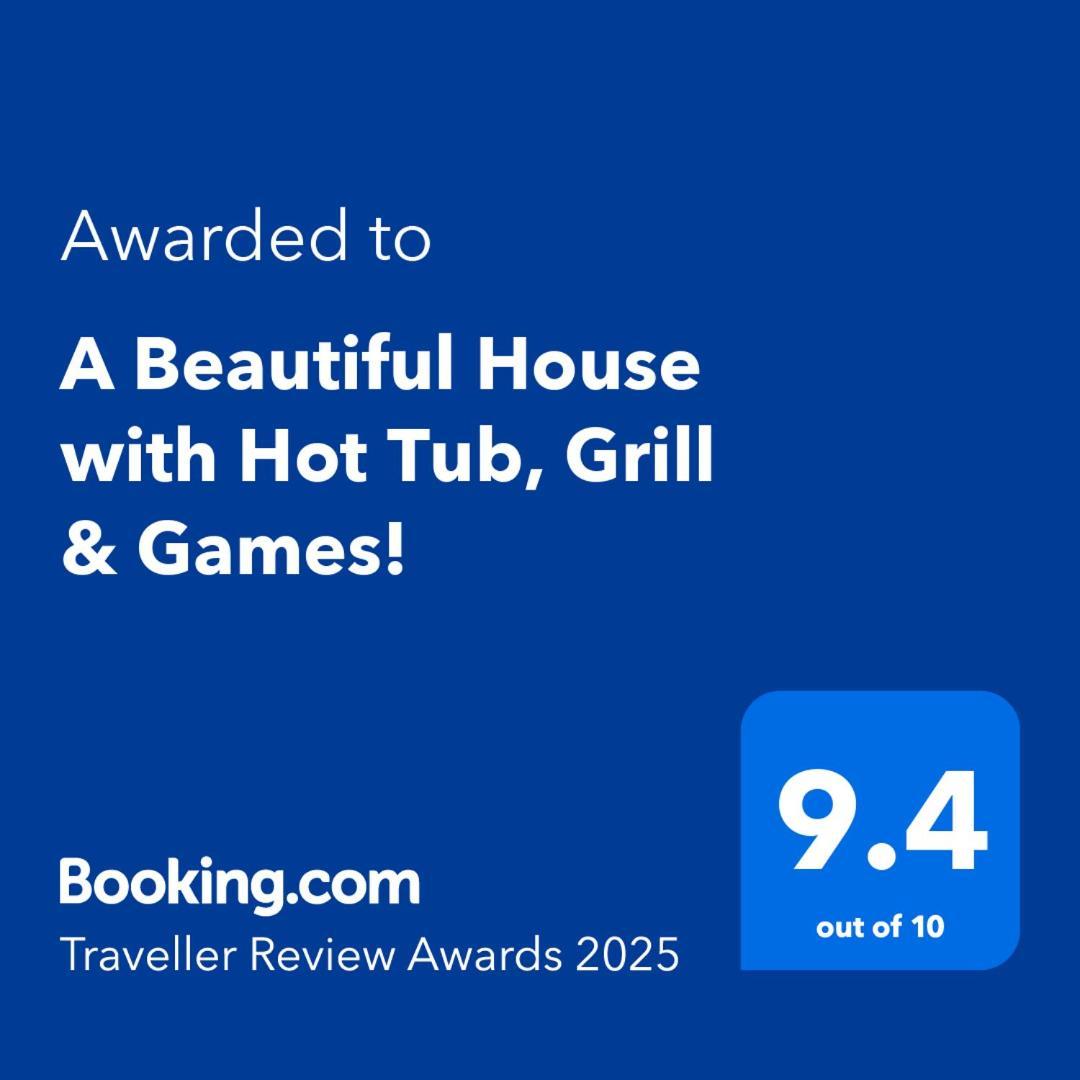 Holiday home A Beautiful House With Hot Tub, Grill & Games! *