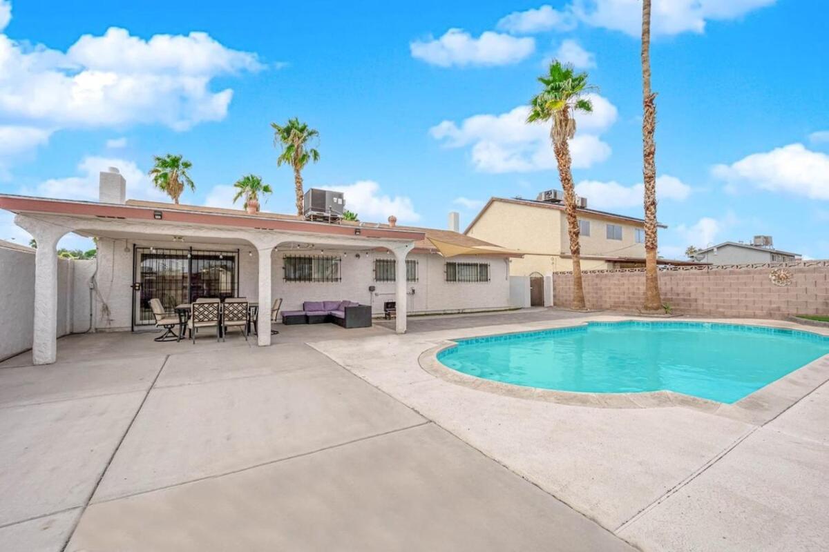 Luxury 4br Vegas Retreat With Pool 10 Mins To Strip Las Vegas
