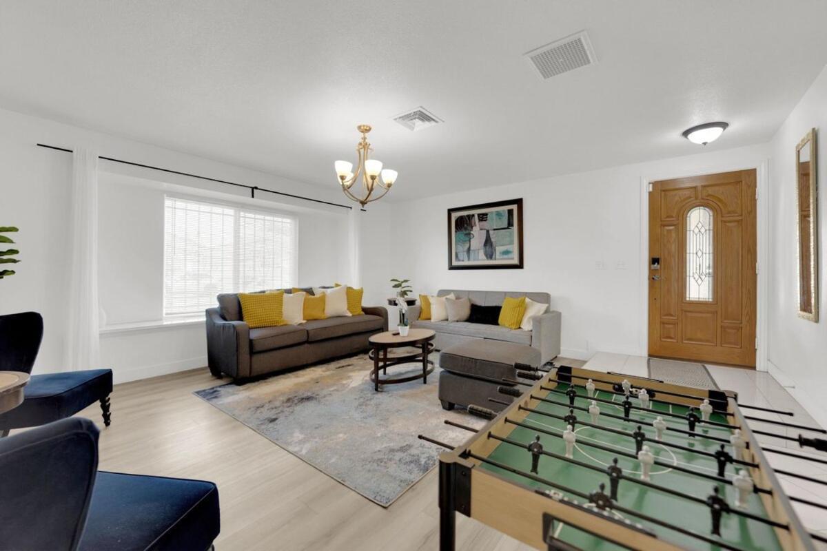 Luxury 4br Vegas Retreat With Pool 10 Mins To Strip Las Vegas