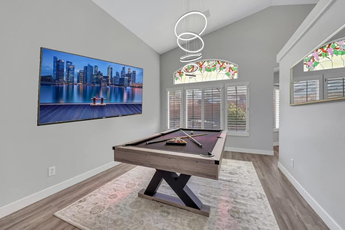 Newly Remodel 4br With Gameroom And Free Heated Great For Family Holiday home Las Vegas