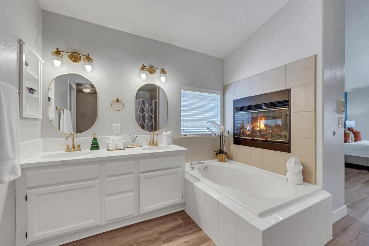 Newly Remodel 4br With Gameroom And Free Heated Great For Family * Las Vegas