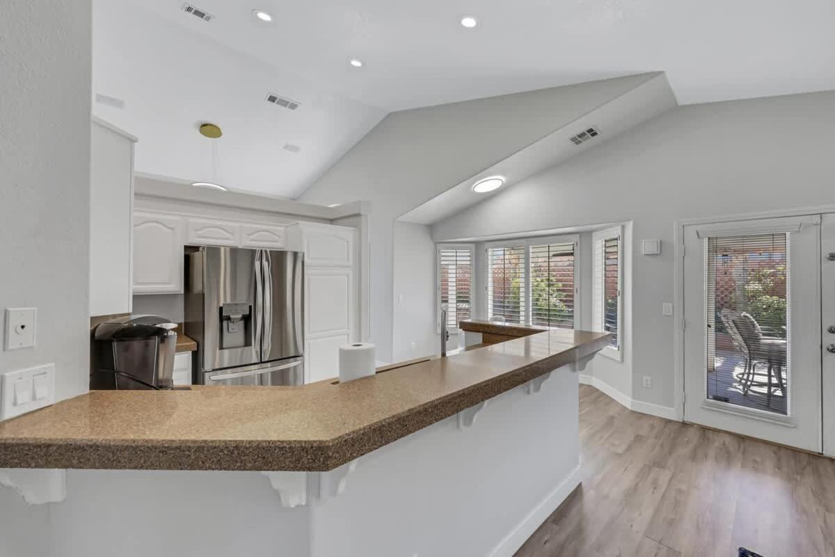 Newly Remodel 4br With Gameroom And Free Heated Great For Family *