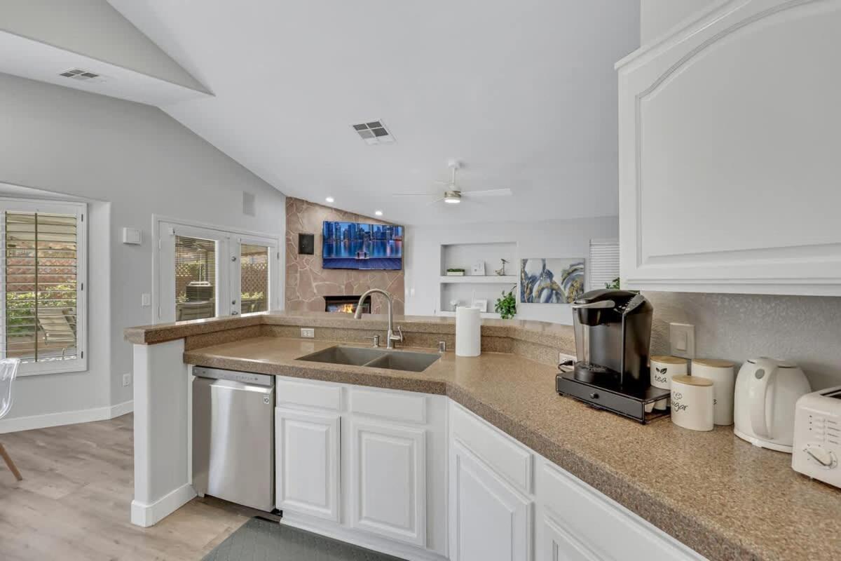 Newly Remodel 4br With Gameroom And Free Heated Great For Family Holiday home
