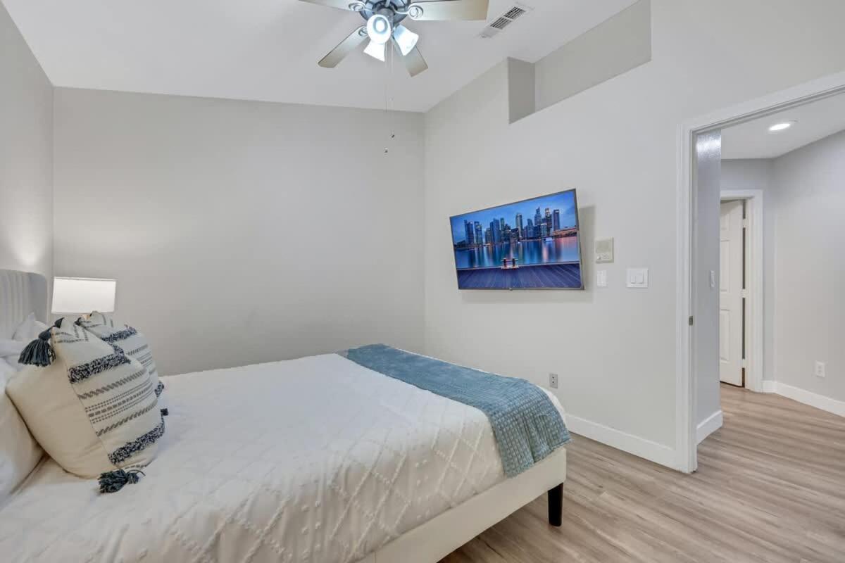 Newly Remodel 4br With Gameroom And Free Heated Great For Family Las Vegas