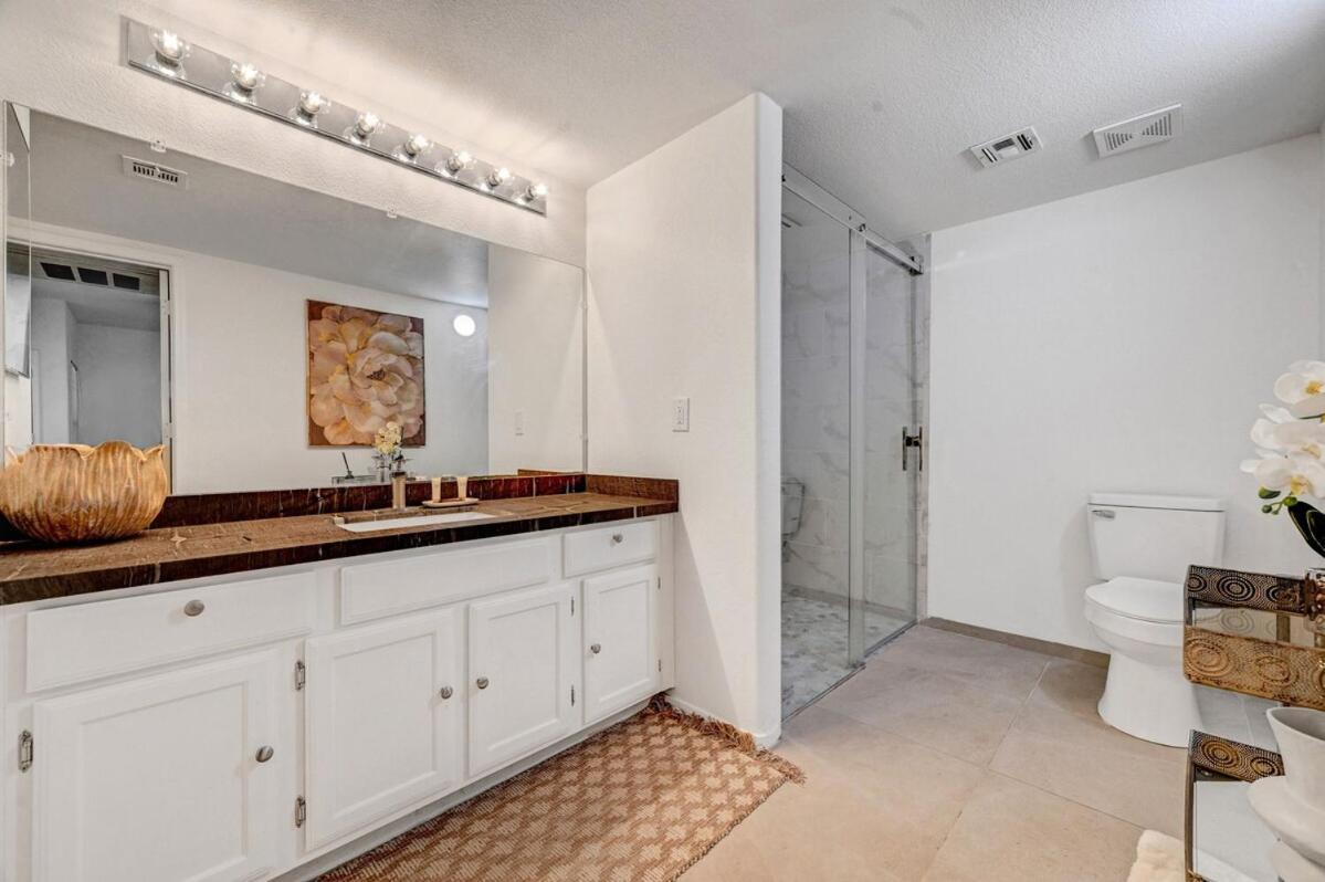 Stylish Southwest Apartment Las Vegas