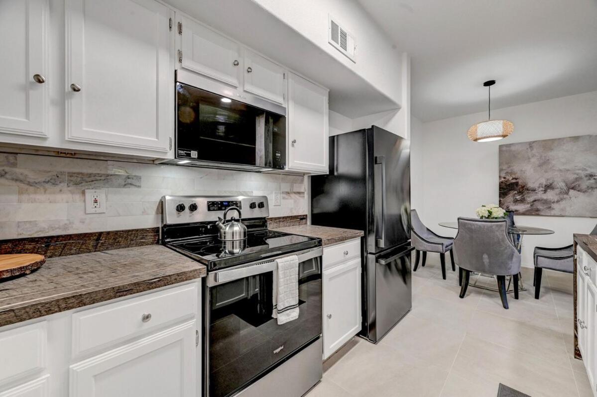 Stylish Southwest Apartment *