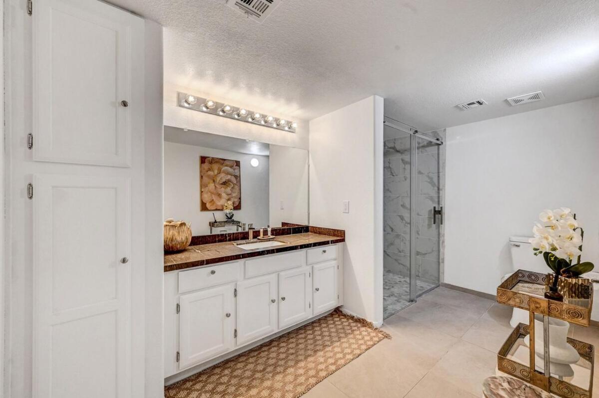 Stylish Southwest Apartment Las Vegas