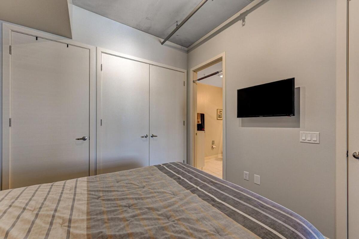 High-rise In Downtown Vegas Apartment