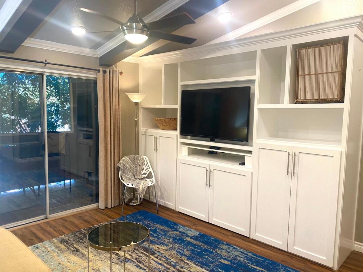 Upgraded Vegas Condo- 15 Minutes From Strip Apartment *