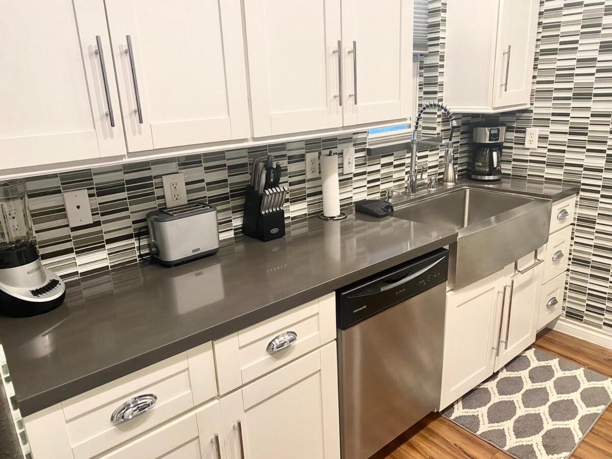 Apartment Upgraded Vegas Condo- 15 Minutes From Strip Las Vegas