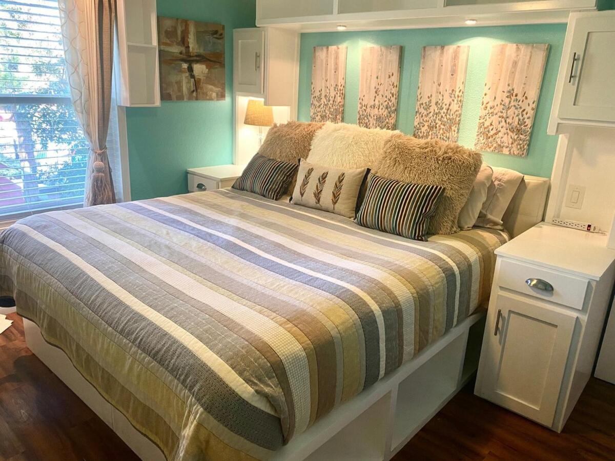 Upgraded Vegas Condo- 15 Minutes From Strip Apartment *