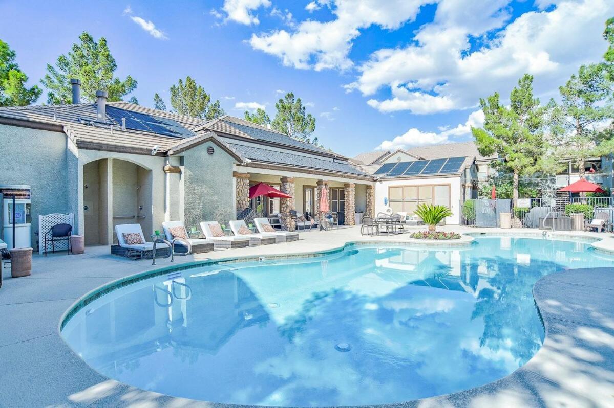 Upgraded Vegas Condo- 15 Minutes From Strip Apartment Las Vegas