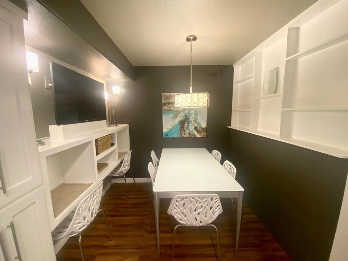 Upgraded Vegas Condo- 15 Minutes From Strip *