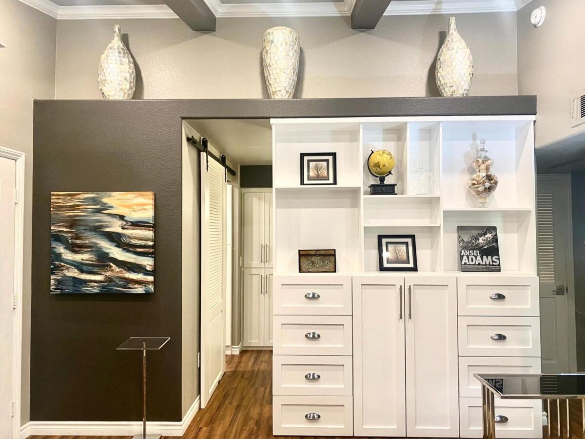 Upgraded Vegas Condo- 15 Minutes From Strip Apartment Las Vegas