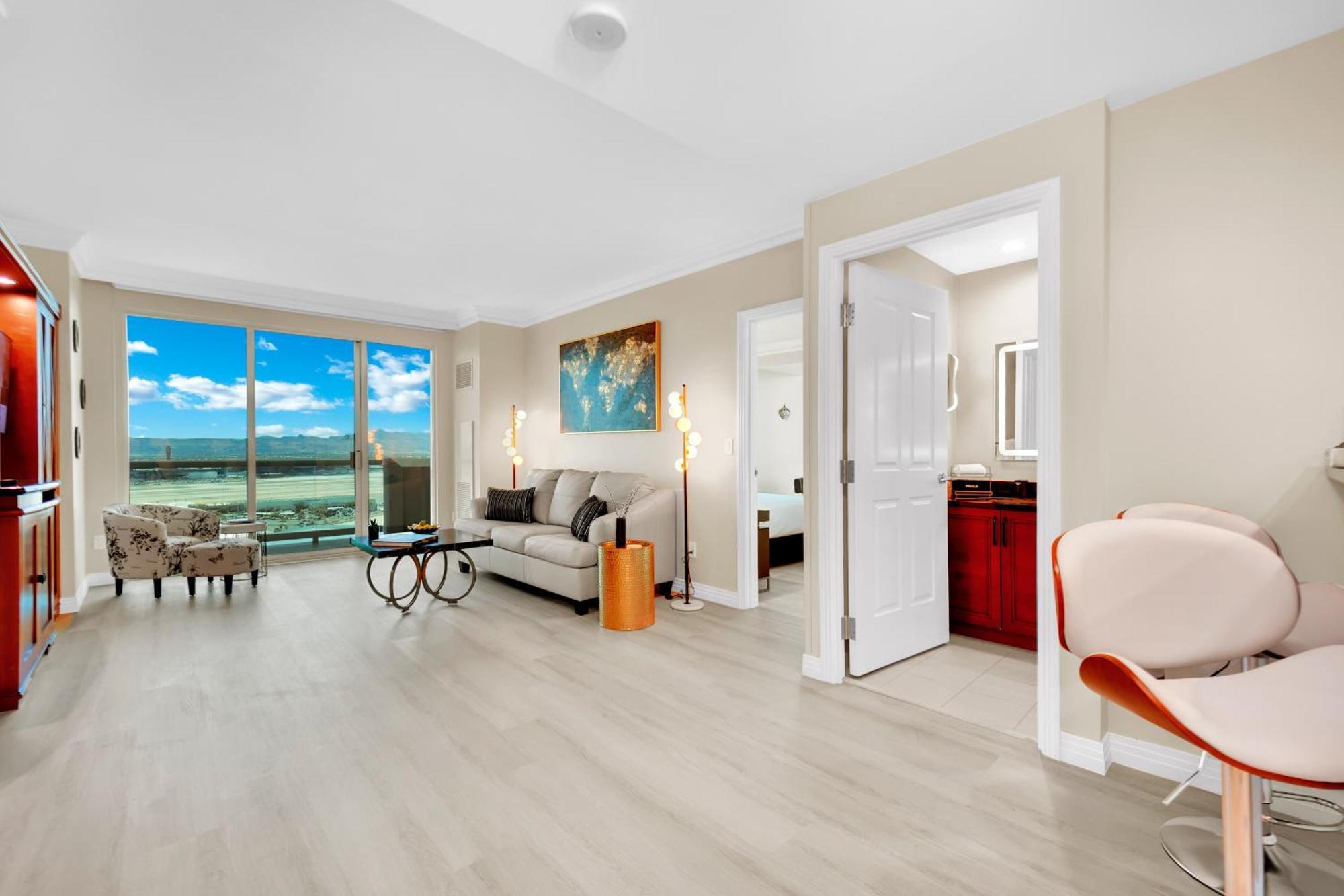Skyline Serenity-strip Pool F1 View-no Fee Holiday home Las Vegas