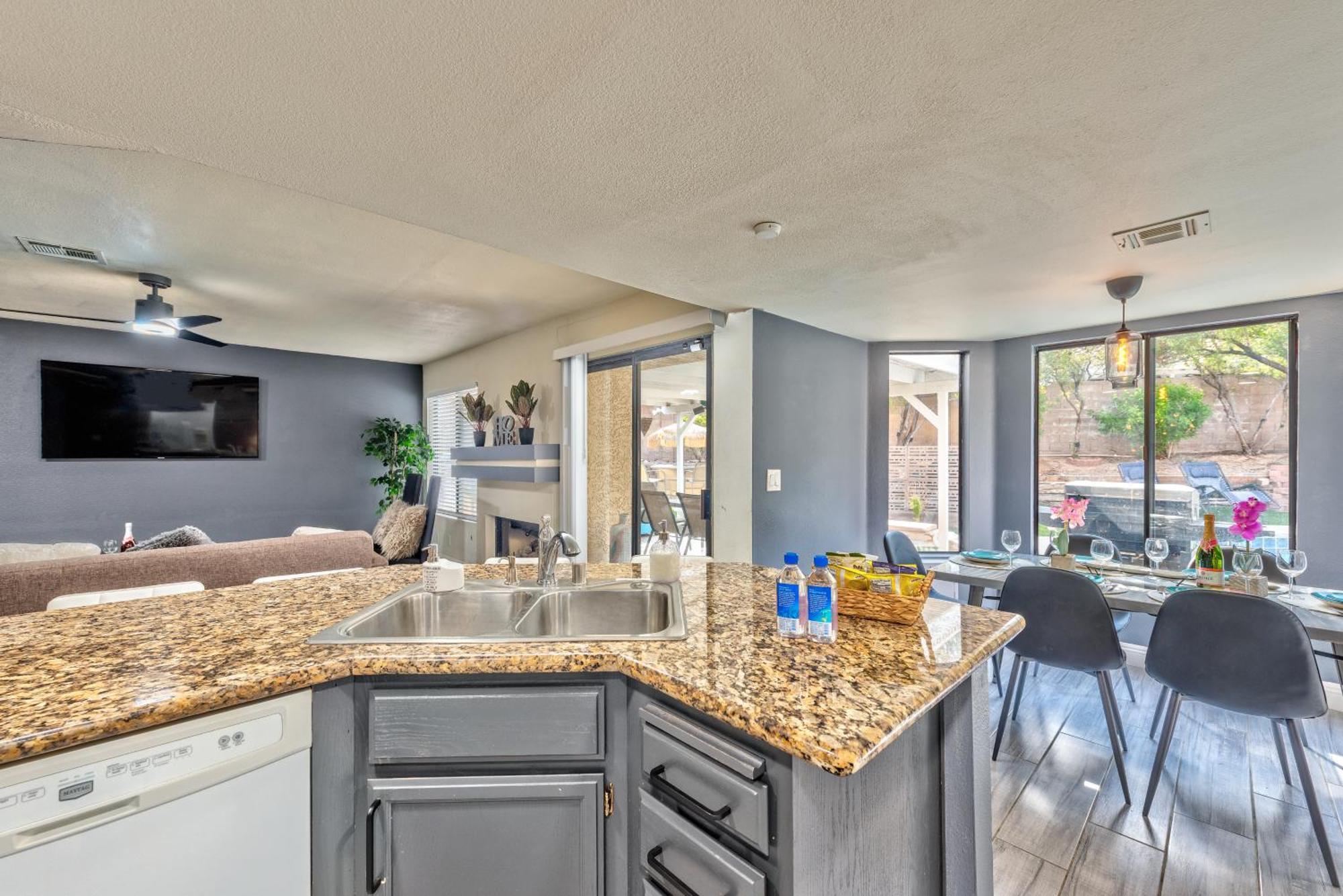 Treasure Bay-3br Pool & Hot Tub Oasis Near T Strip Holiday home *