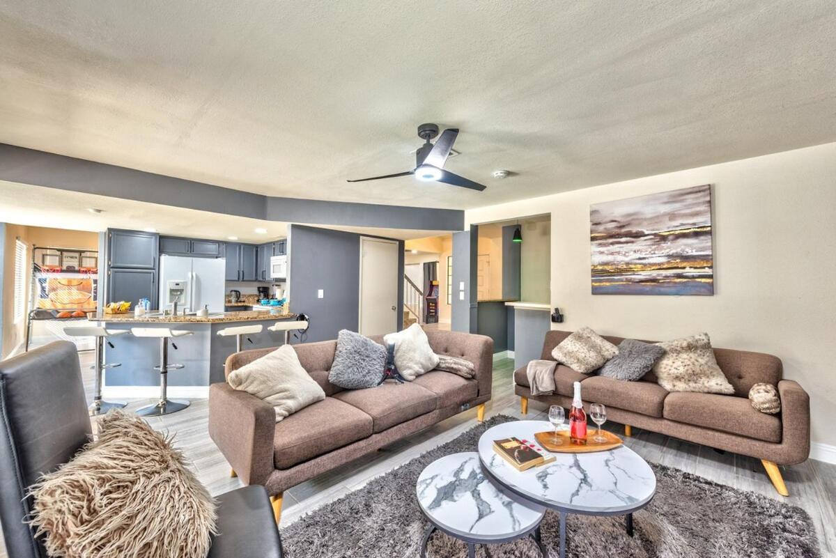 Treasure Bay-3br Pool & Hot Tub Oasis Near T Strip Holiday home Las Vegas