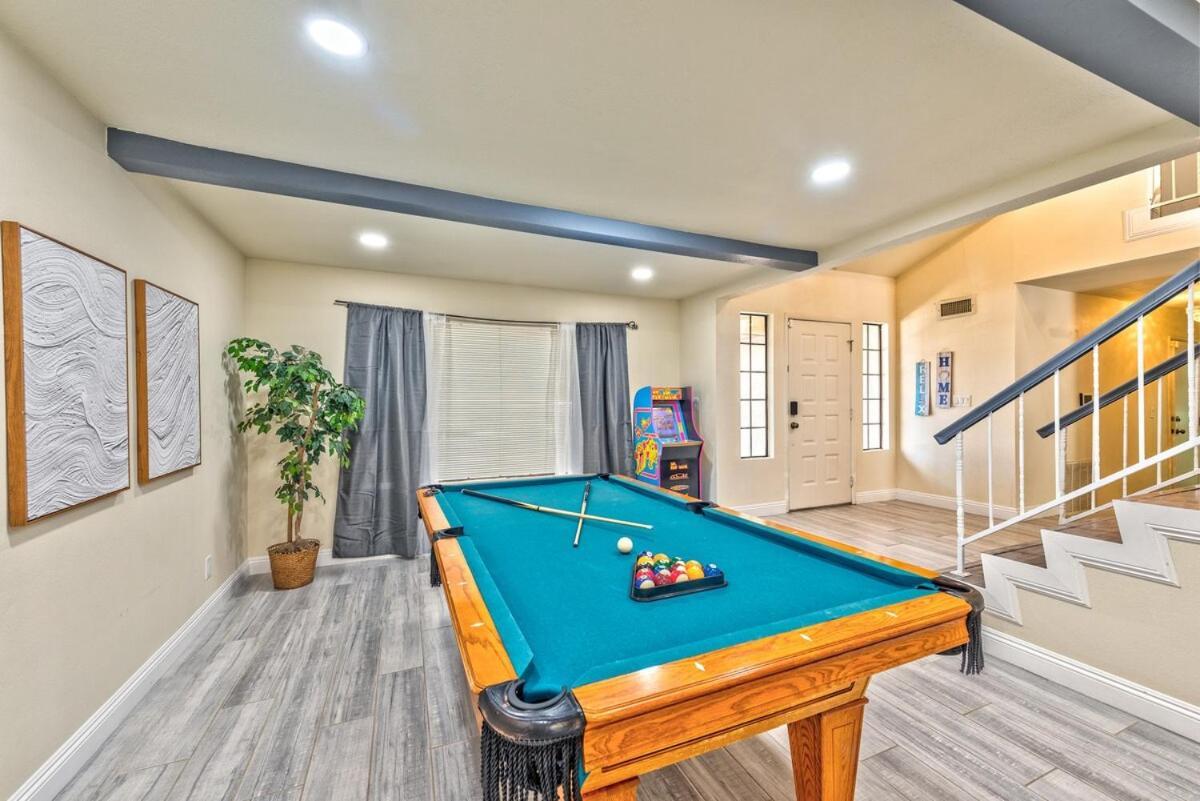 Treasure Bay-3br Pool & Hot Tub Oasis Near T Strip Holiday home Las Vegas