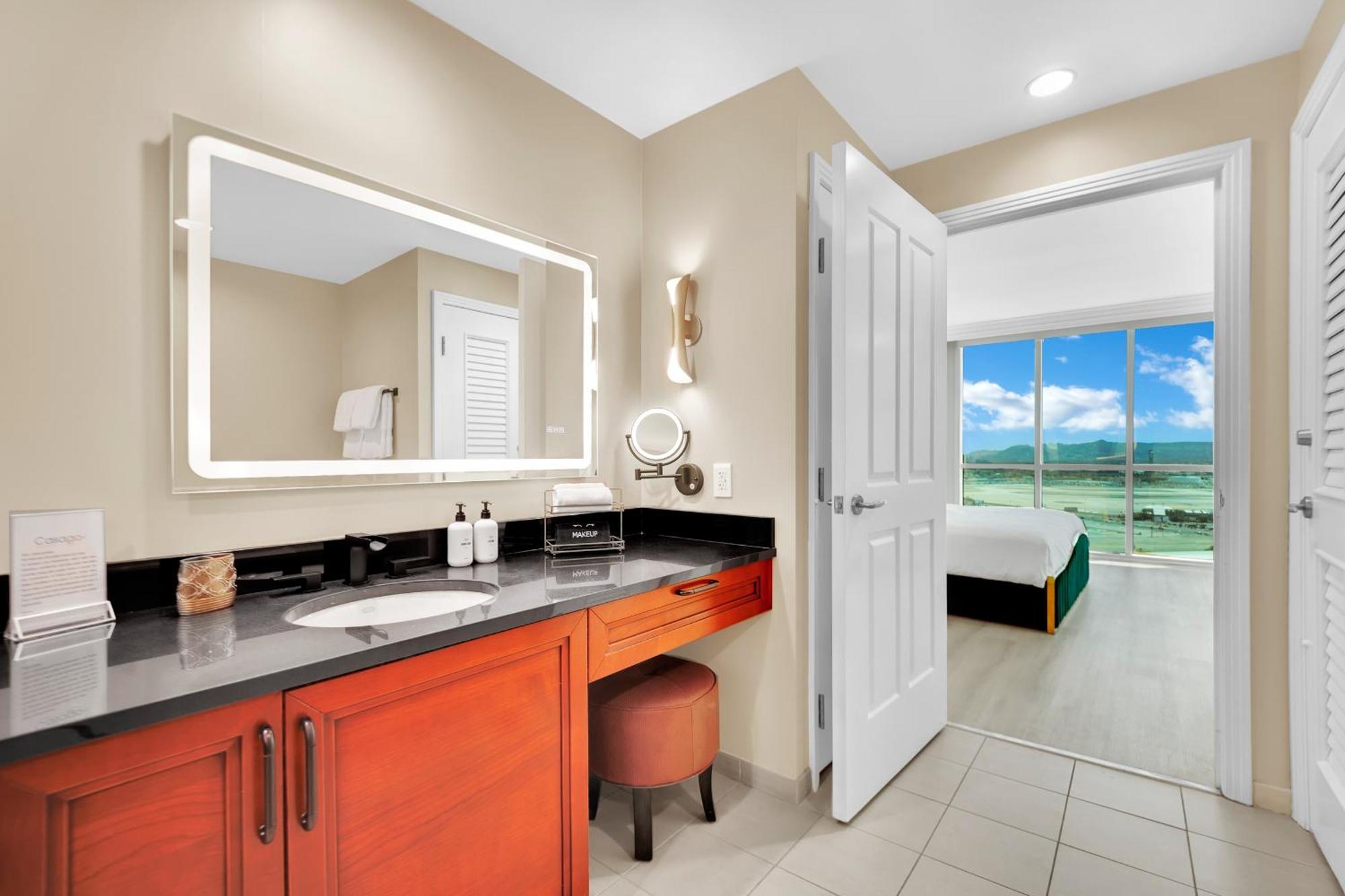 Skyline Serenity-strip Pool F1 View-no Fee Holiday home *