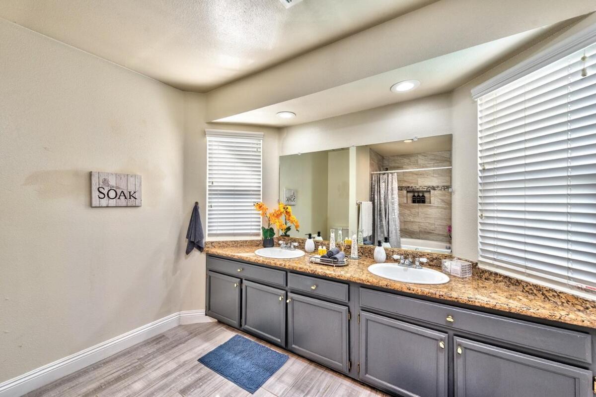 Holiday home Treasure Bay-3br Pool & Hot Tub Oasis Near T Strip *