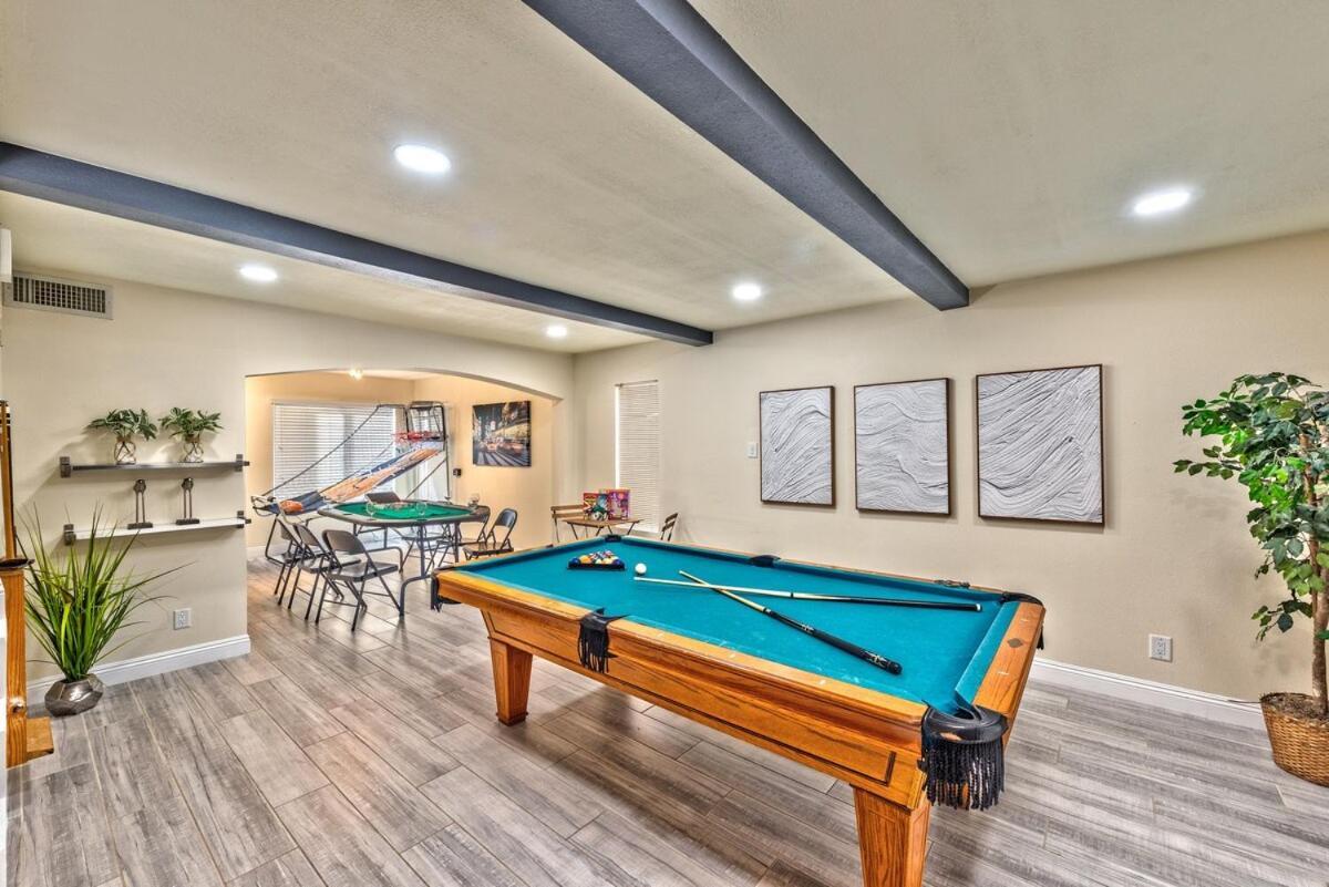 Treasure Bay-3br Pool & Hot Tub Oasis Near T Strip Holiday home Las Vegas