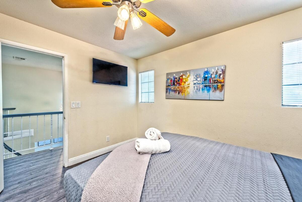 Treasure Bay-3br Pool & Hot Tub Oasis Near T Strip Holiday home Las Vegas