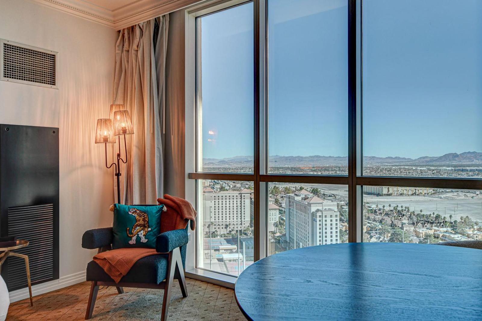 The Rose Ii Mgm Signature *