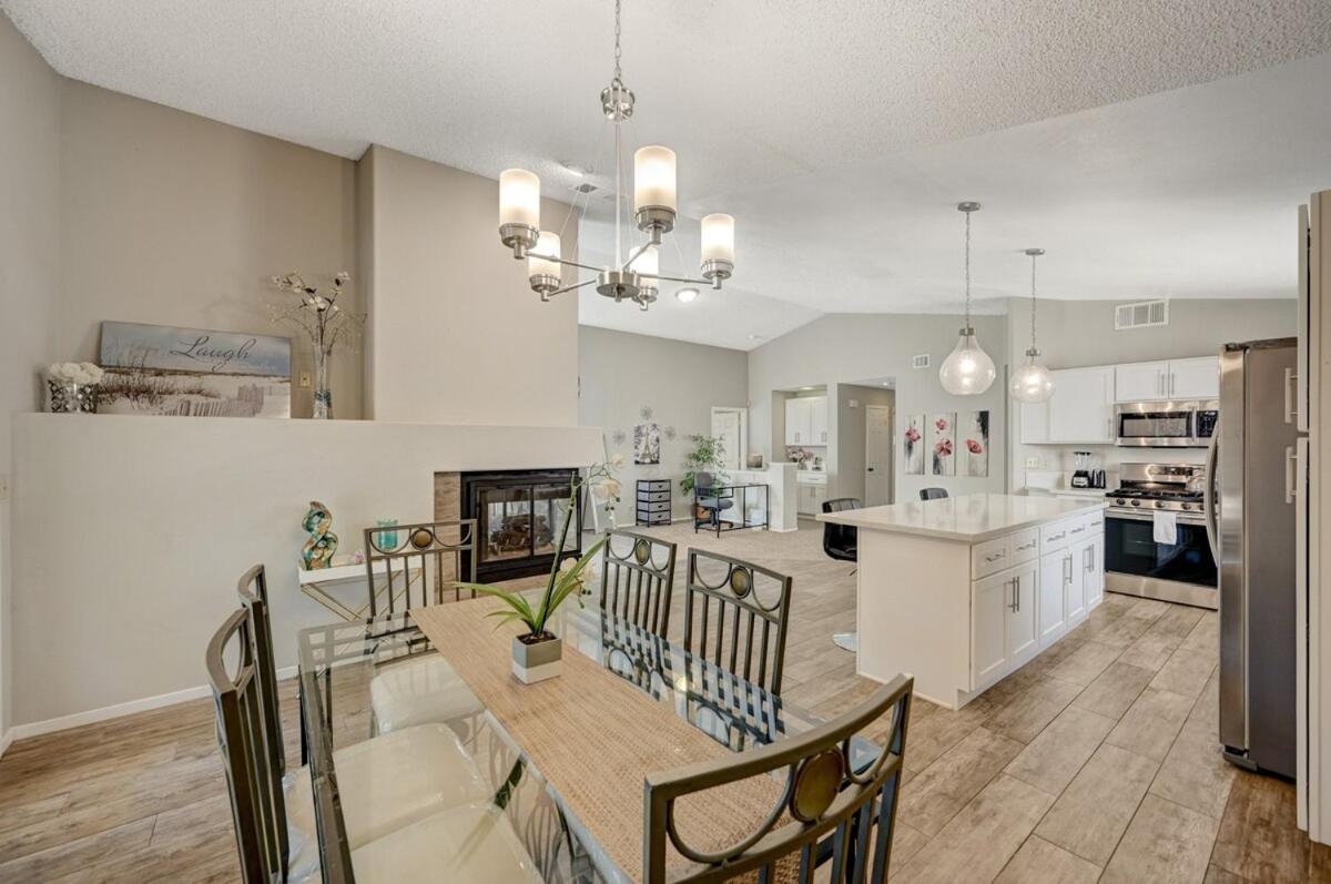 Modern 3 Bedroom In Summerlin Holiday home