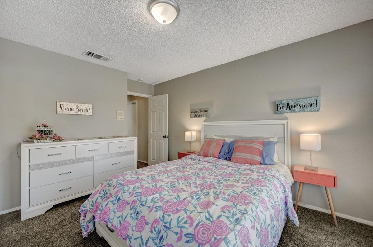 Modern 3 Bedroom In Summerlin Holiday home Las Vegas